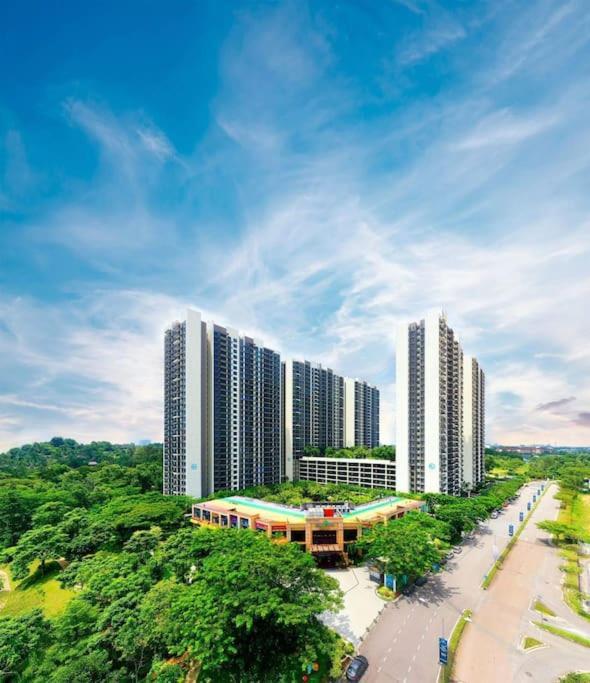 Serene And Peaceful 2 Bedrooms 3 Pax - 10 Min To Ciq * Johor Bahru